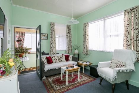Photo of property in 17 Chaucer Road, Hospital Hill, Napier, 4110