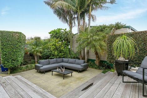 Photo of property in 19 Swan Crescent, Pakuranga, Auckland, 2010