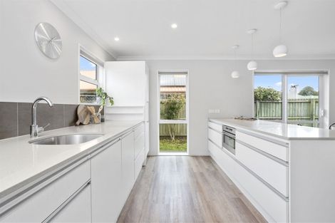 Photo of property in 33 Forest Drive, Parklands, Christchurch, 8083