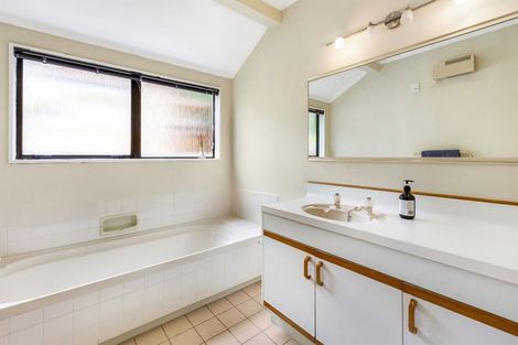 Photo of property in 70 Peterhouse Street, Tawa, Wellington, 5028