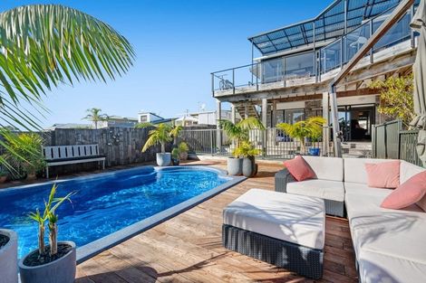 Photo of property in 1418 Whangaparaoa Road, Army Bay, Whangaparaoa, 0930