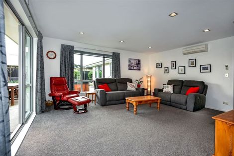 Photo of property in 35 Reka Street, Parklands, Christchurch, 8083