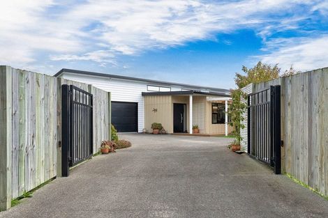 Photo of property in 6 Kingi Te Ahoaho Place, Otaki, 5512