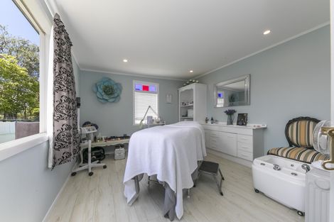 Photo of property in 105 Kaipara Portage Road, Riverhead, 0820