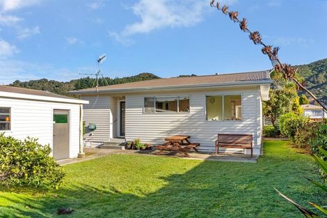 Photo of property in 236 Wellington Road, Wainuiomata, Lower Hutt, 5014