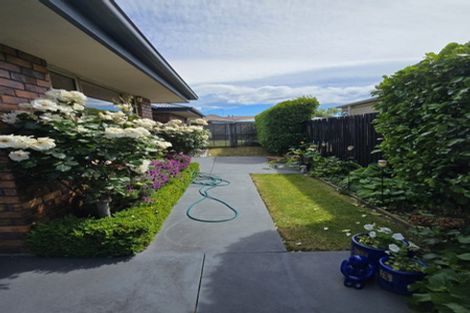 Photo of property in 15a Seadown Crescent, Amberley, 7410