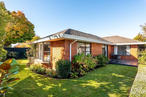 Photo of property in 2/84 Memorial Avenue, Ilam, Christchurch, 8053