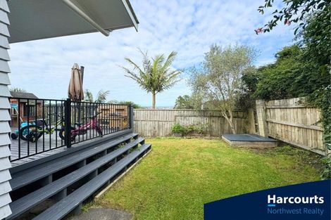 Photo of property in 20 Edgerton Road, Te Atatu Peninsula, Auckland, 0610