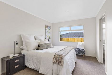 Photo of property in 3 Chesterfield Way, Orewa, 0931