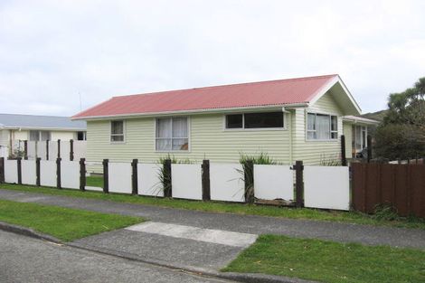 Photo of property in 14 Dewsbury Grove, Wainuiomata, Lower Hutt, 5014