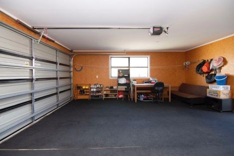 Photo of property in 8 Medallion Court, Kelvin Grove, Palmerston North, 4414