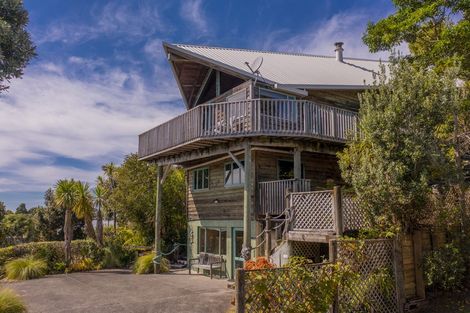 Photo of property in 35 Whiritoa Beach Road, Whiritoa, Whangamata, 3691