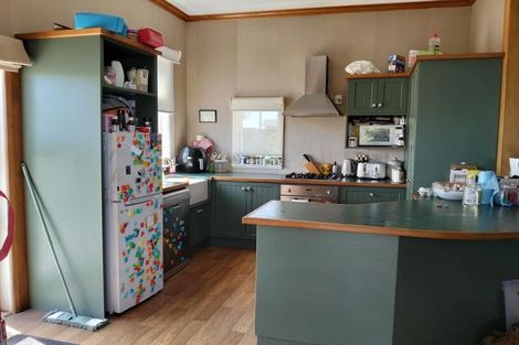 Photo of property in 215 Bridge Street, Bulls, 4818