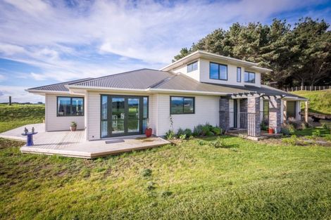 Photo of property in 100 Harakeke Road, Te Horo, Otaki, 5581