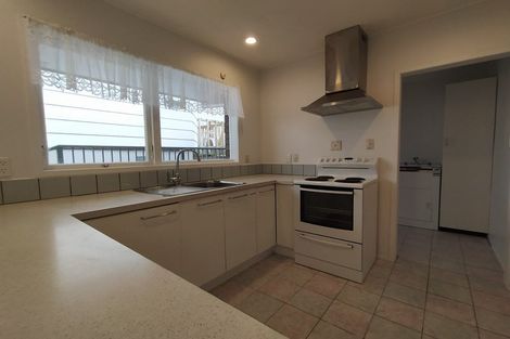 Photo of property in 82 Archmillen Avenue, Pakuranga Heights, Auckland, 2010