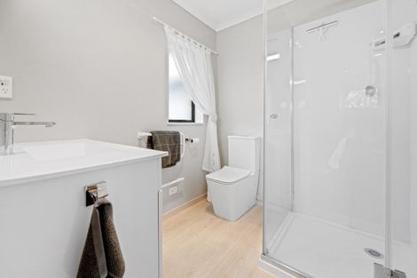 Photo of property in 43 Kinder Street, Acacia Bay, Taupo, 3330