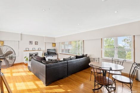 Photo of property in 8 Waiohua Road, Greenlane, Auckland, 1061