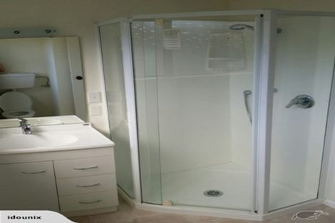 Photo of property in 2/6 Craigbank Avenue, New Lynn, Auckland, 0600