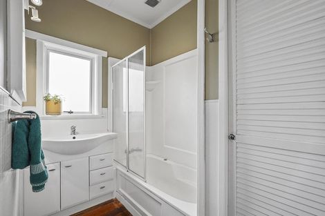 Photo of property in 6 Vectis Road, Hillcrest, Hamilton, 3216