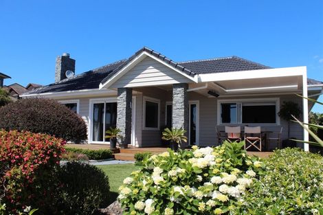 Photo of property in 172 Mellons Bay Road, Mellons Bay, Auckland, 2014