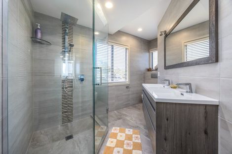 Photo of property in 82 Hadfield Street, Beach Haven, Auckland, 0626