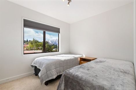 Photo of property in 60b Wynyard Crescent, Fernhill, Queenstown, 9300