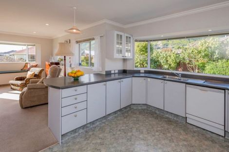 Photo of property in 6 Cranbrook Grove, Waikanae, 5036
