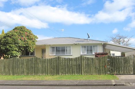Photo of property in 13 Salas Place, Papakura, 2110