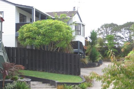Photo of property in 4 Juneau Place, Glendene, Auckland, 0602