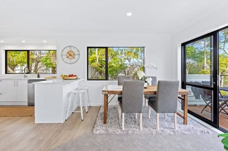 Photo of property in 2/21 Tobruk Crescent, Milford, Auckland, 0620