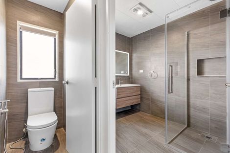 Photo of property in 2/8 Celmisia Place, Weymouth, Auckland, 2103