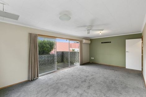 Photo of property in 35 Turville Crescent, Newlands, Wellington, 6037