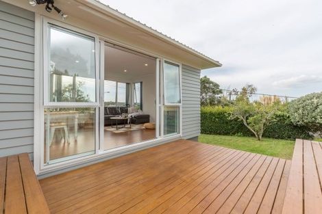 Photo of property in 2/10 Exmouth Road, Northcote, Auckland, 0627