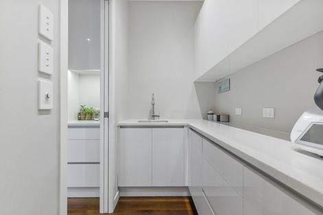 Photo of property in 8 Verley Rise, East Tamaki Heights, Auckland, 2016