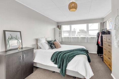 Photo of property in 12 Tawa Street, Levin, 5510