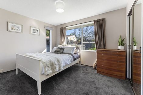 Photo of property in 6 Clivedon Place, Redwood, Christchurch, 8051