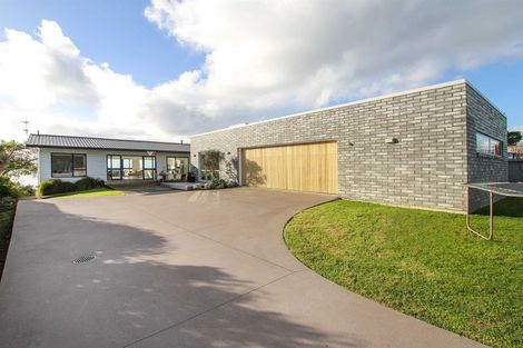 Photo of property in 121 Torkar Road, Clarks Beach, 2122