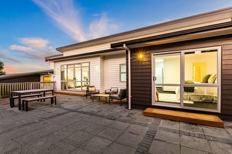 Photo of property in 38 Tongariro Drive, Aotea, Porirua, 5024