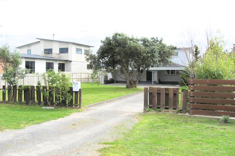 Photo of property in 11 Makora Road, Otaihanga, Paraparaumu, 5036