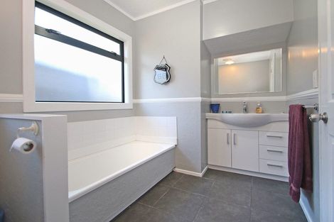 Photo of property in 54 Foster Road, Temple View, Hamilton, 3218