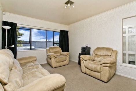 Photo of property in 2/25 Sunnyfield Crescent, Glenfield, Auckland, 0629