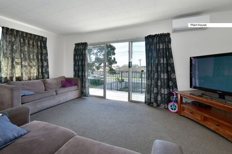 Photo of property in 242 Centreway Road, Orewa, 0931