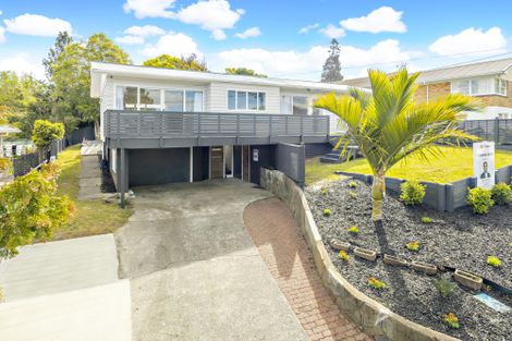 Photo of property in 6 Brouder Place, Hillpark, Auckland, 2102