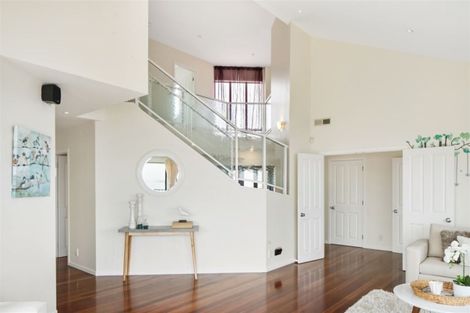 Photo of property in 18 Bennett Grove, Newlands, Wellington, 6037