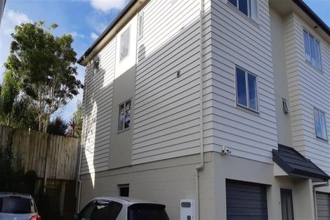 Photo of property in 10/22 Northcross Drive, Oteha, Auckland, 0632