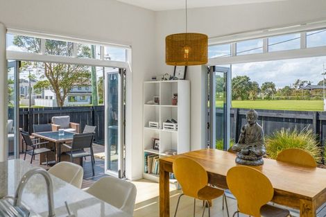 Photo of property in 11 William Bayes Place, Red Beach, 0932