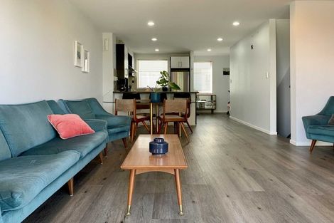 Photo of property in 10/6 Islington Avenue, New Lynn, Auckland, 0600