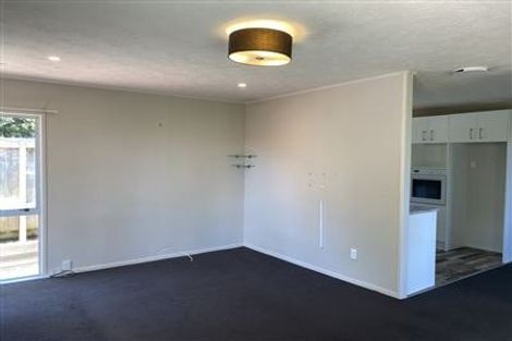 Photo of property in 13 Adam Sunde Place, Glen Eden, Auckland, 0602