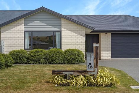 Photo of property in 16 Johnson Avenue, Amberley, 7410