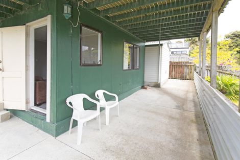 Photo of property in 42 Elliston Crescent, Stanmore Bay, Whangaparaoa, 0932